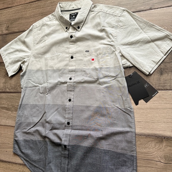 Hurley Button Up Short Sleeve Men’s Medium - Picture 4 of 5
